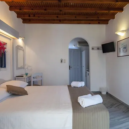 Manis Naousa (Paros)