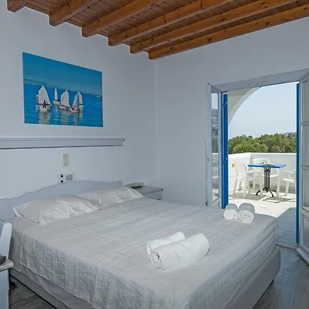 Manis Hotel Naousa (Paros)
