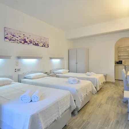 Manis Naousa (Paros)
