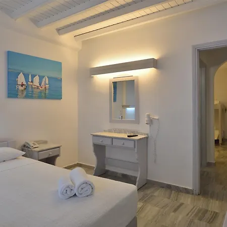 Manis Naousa (Paros)