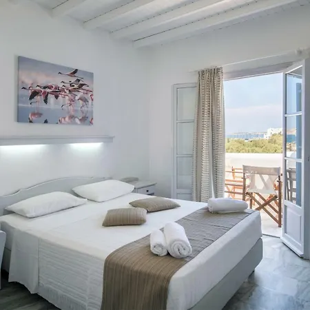 Manis Naousa (Paros)
