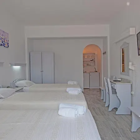 Manis Hotel Naousa (Paros)